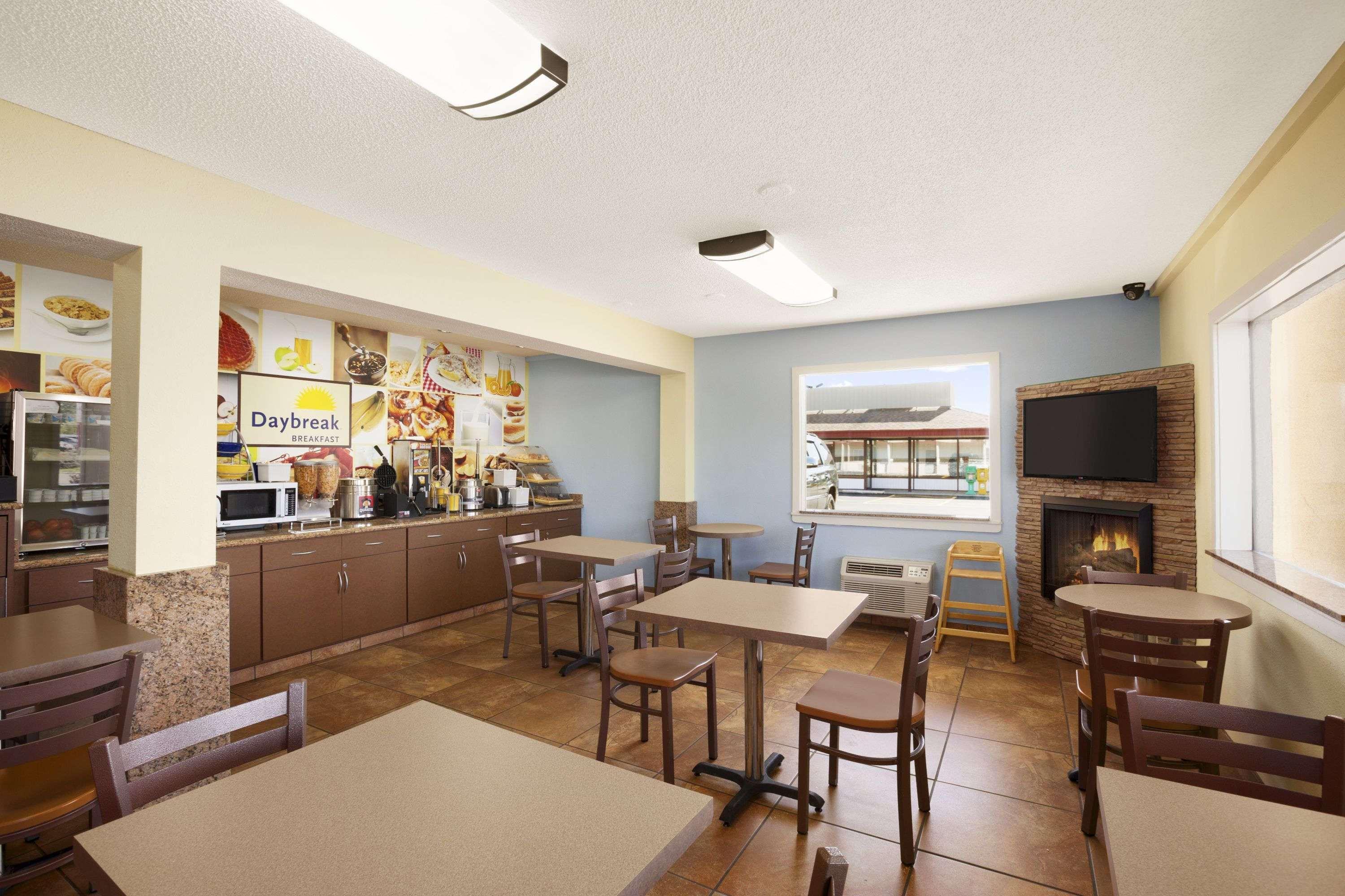 Days Inn By Wyndham Champaign/Urbana Exterior photo
